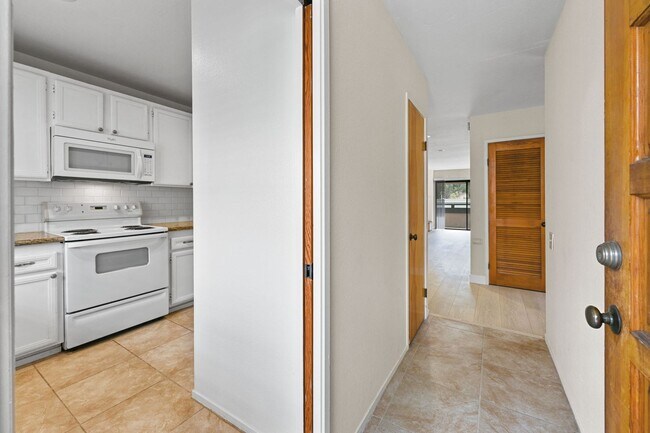Foto del edificio - MISSION HILLS 2BR / 2BA CONDO – HALF OFF 1...