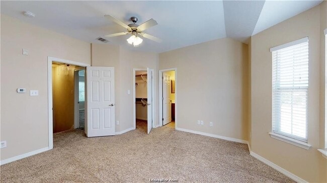 Building Photo - Lakeridge #706