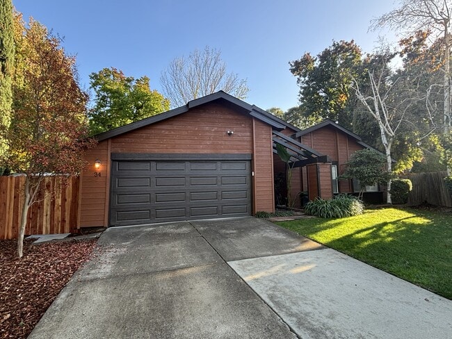 Photo - 34 Alvares Ct House