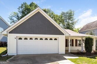 Building Photo - 43 Roxbury Ln