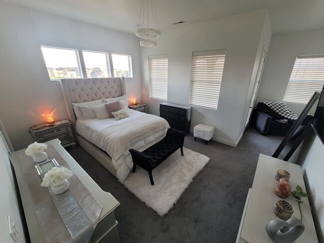 Building Photo - "Spacious 4-Bed Townhouse with Scenic View...