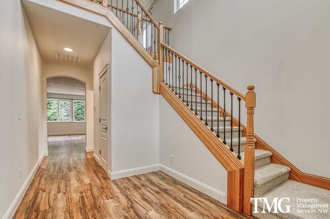 Foto del edificio - Large 4 Bed 2.5 Bath Home in Northern Salm...