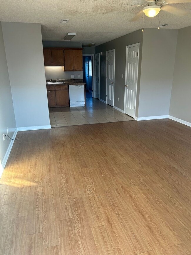 Foto del edificio - 403 E Girard Ave