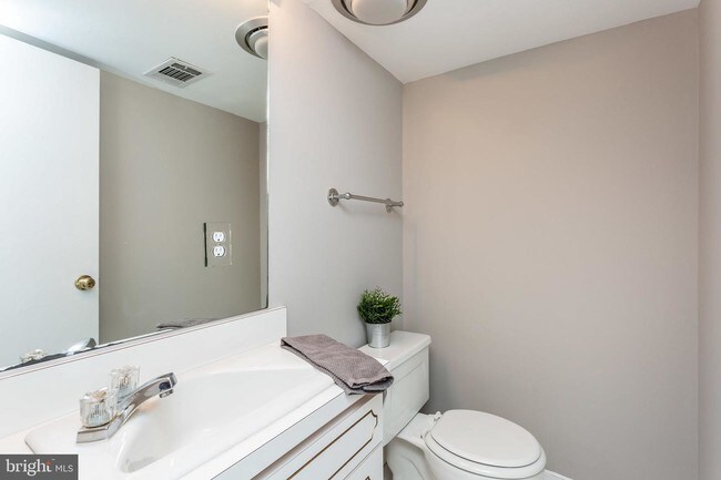 Foto del edificio - 645 E Clement St