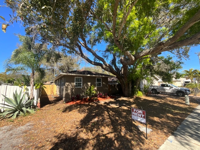 Photo - 32 8th Ave SE House