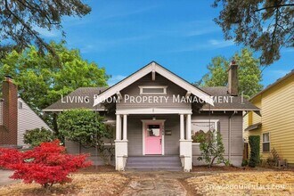 Building Photo - 7504 SE Woodstock Blvd