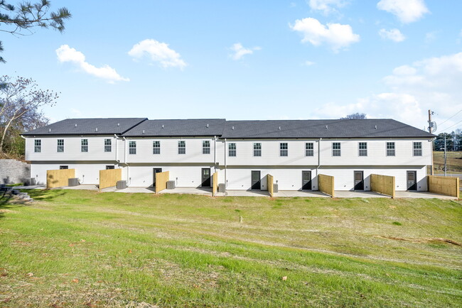 Foto del edificio - Spring St. Townhomes