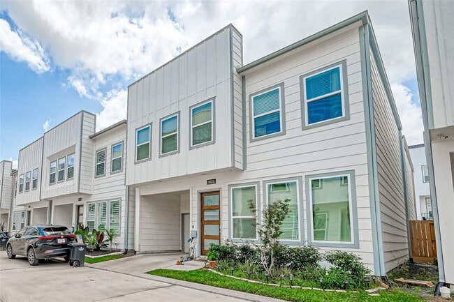 Building Photo - 9015 Lonestar Creekbend Ln