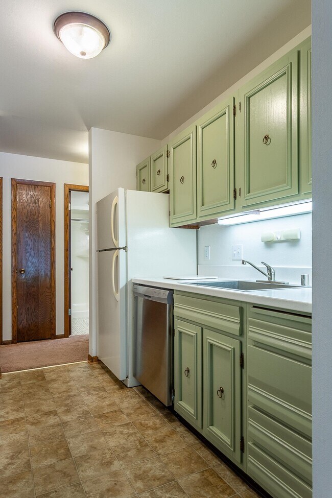 Foto del edificio - 5101 Mineral Point Rd