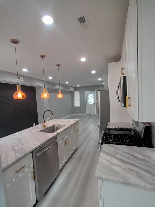 Foto del edificio - Newly Renovated 3BD/1BA Hunting Park - Available Now!!!