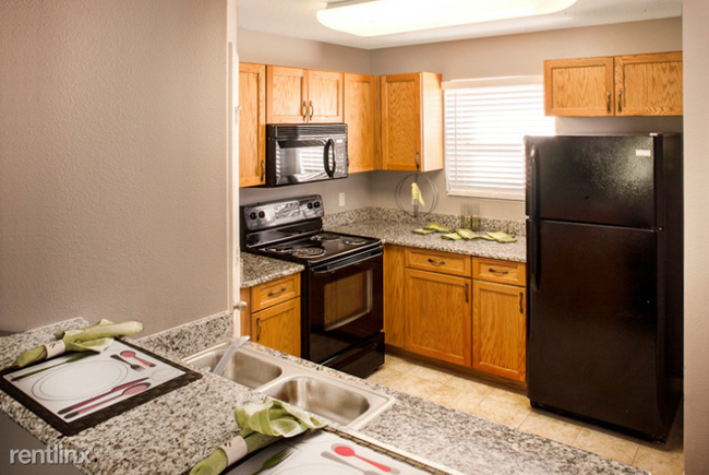 Building Photo - 4 br, 3.5 bath Townhome - 6025 GIBSON AVE