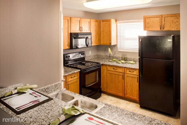 Foto del edificio - 4 br, 3.5 bath Townhome - 6025 GIBSON AVE