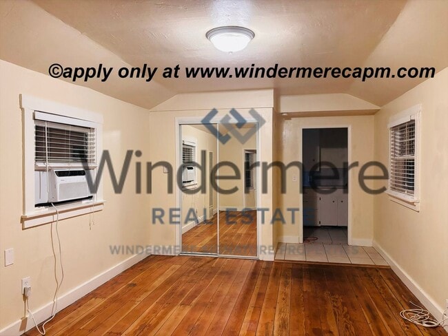 Foto del edificio - Charming studio home in North Oak Park