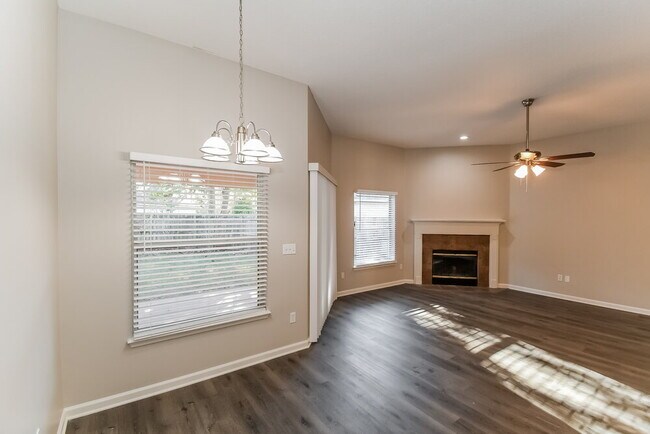 Building Photo - 9202 Redtail Dr