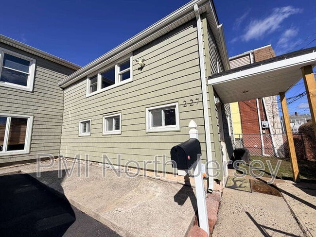 Foto del edificio - 227 Washington Ave