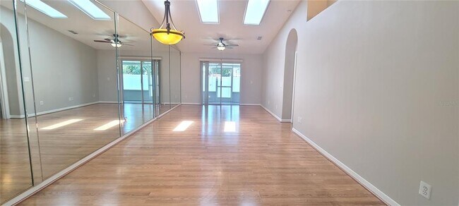 Foto del edificio - 3531 Forest Branch Dr