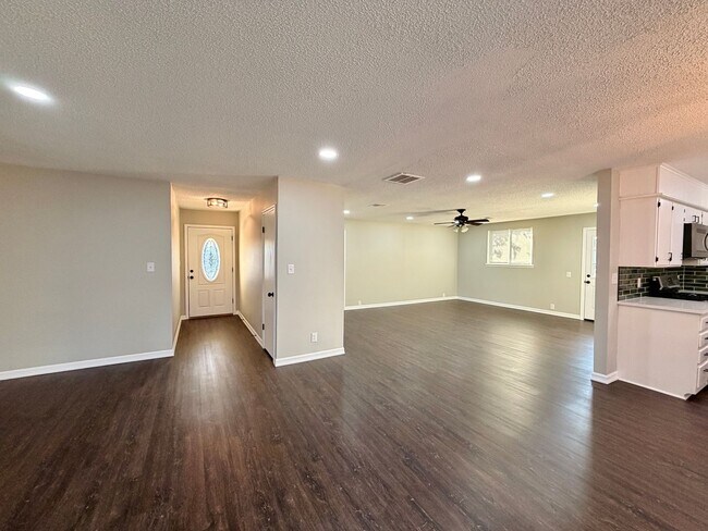 Foto del edificio - Newly Remodeled 3/2 Jenks Home