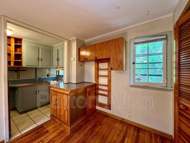 Foto del edificio - 105 Edwin Pl