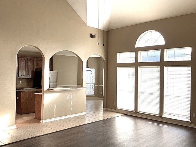 Building Photo - 107 Monticello Dr