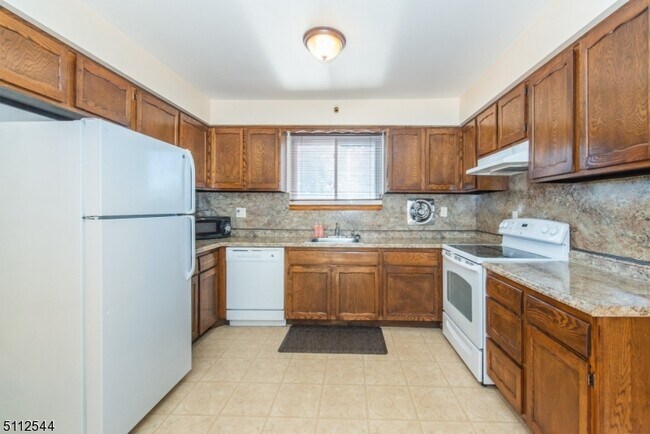 Foto del edificio - 358 Union Blvd