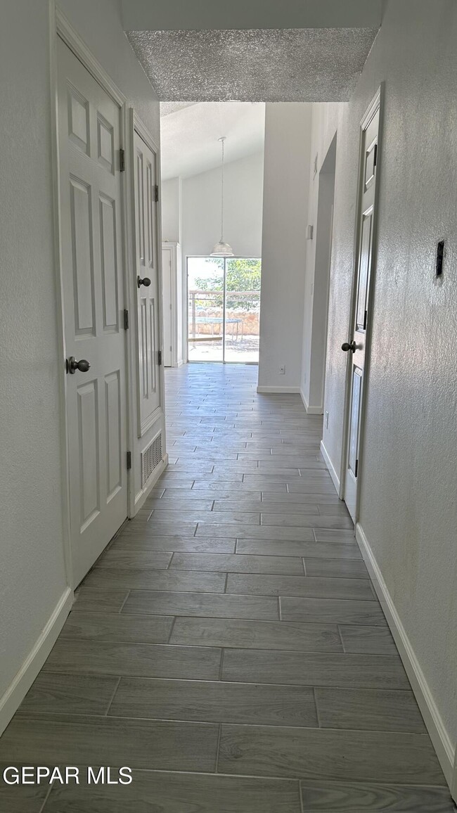 Building Photo - 671 Danube Dr