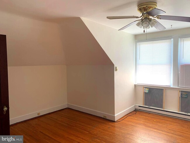 Building Photo - 715 Oak Hill Ave