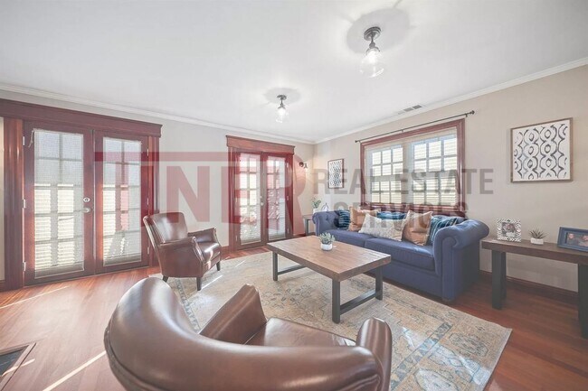 Building Photo - Stunning Auburn 6 Bedroom Colonial