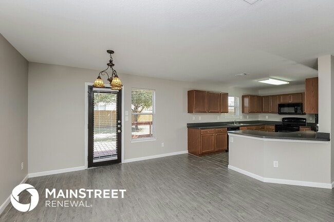 Building Photo - 8820 Valley River Dr