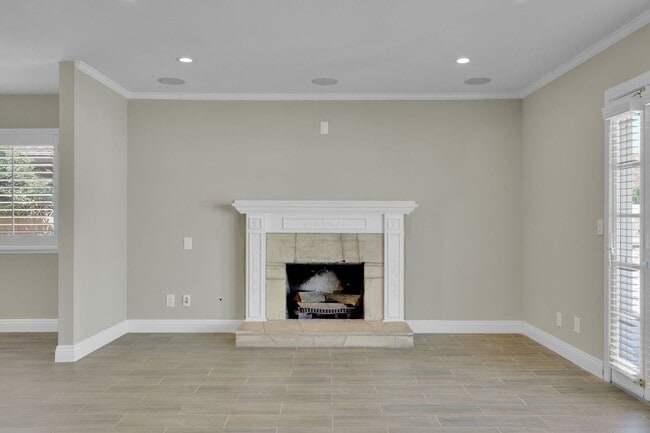 Building Photo - Fully Remodeled 4-Bedroom Single-Story ADU...