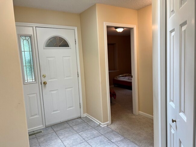 Building Photo - 821 Shorewood Dr
