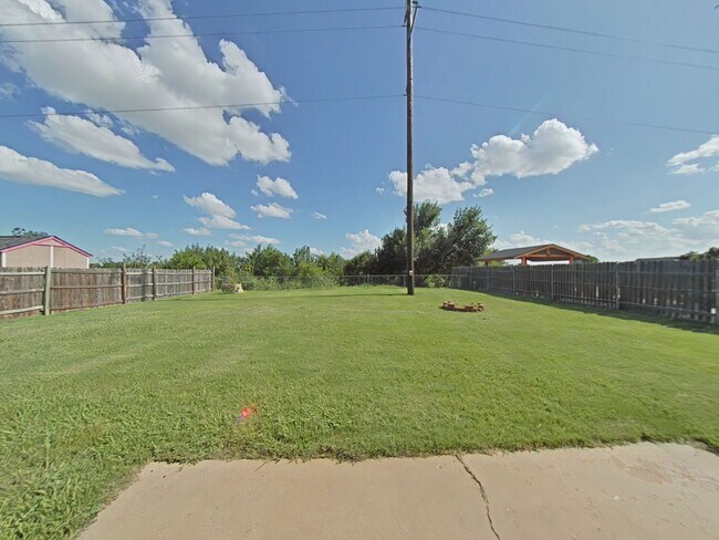 Foto del edificio - 7512 SW Forest Ave