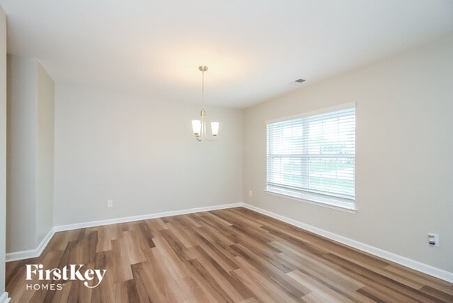 Building Photo - 281 Estelle Dr
