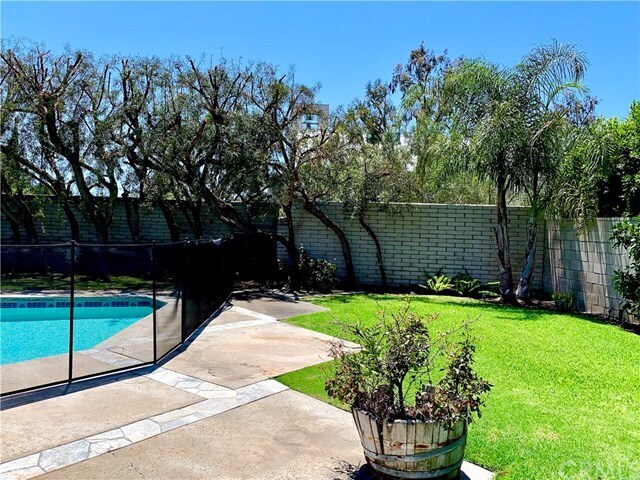 Building Photo - 2101 Aralia St