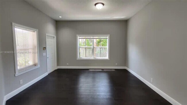 Building Photo - 675 Maplewood Ct