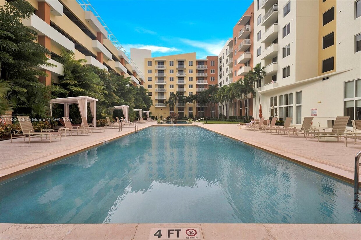 Foto principal - 2775 NE 187th St