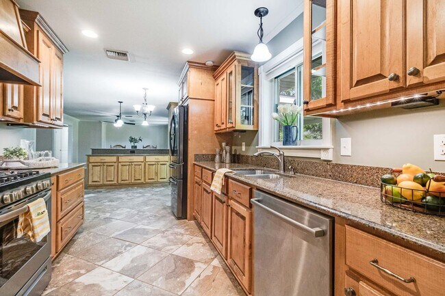 Foto del edificio - Beautiful 3 bedroom, 2 bathroom home avail...