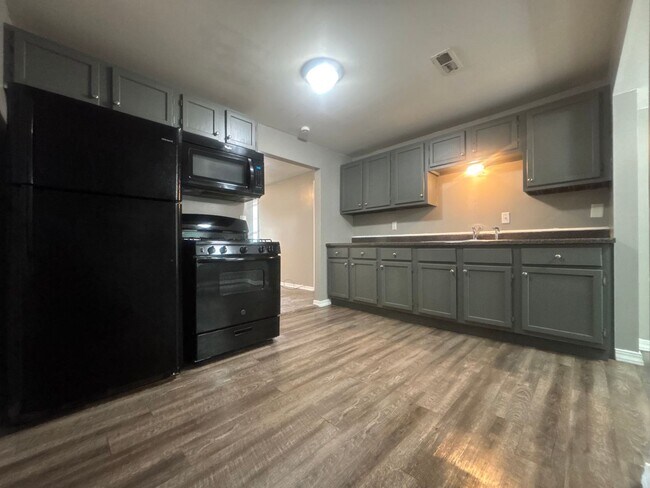 Foto del edificio - Adorable 3 bedroom 1 bath house