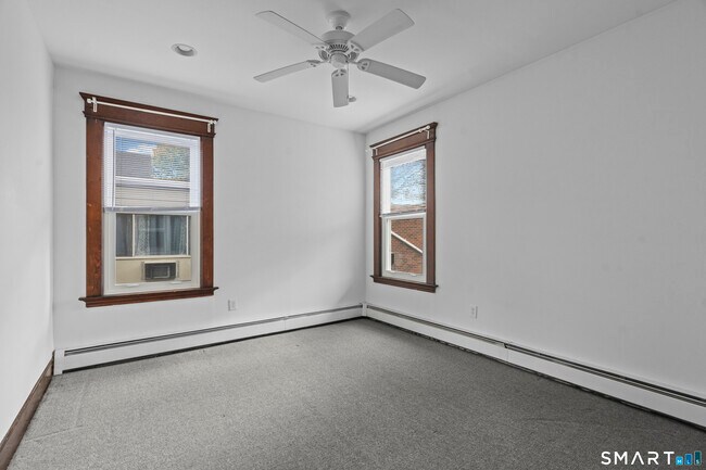 Foto del edificio - 136 Edwards St