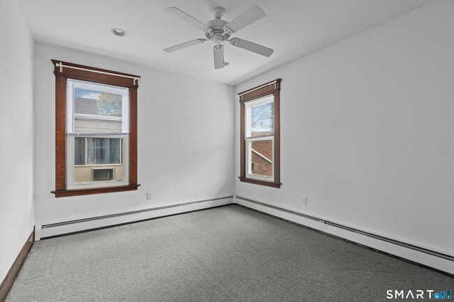 Building Photo - 136 Edwards St