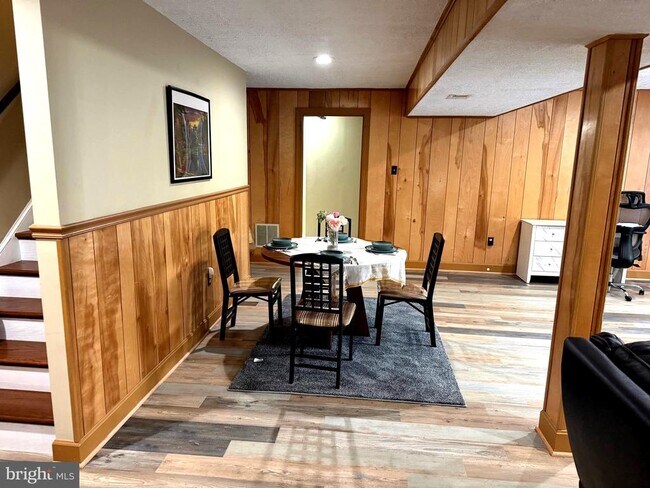 Foto del edificio - 7428 Mason Ln