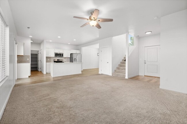 Building Photo - Eagle, ID – Spacious 3 Bedroom + Bonus Room