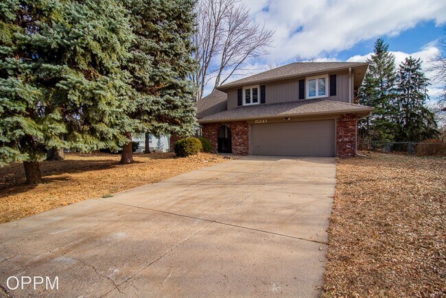 Building Photo - 5 br, 3.5 bath House - 15243 Shirley St