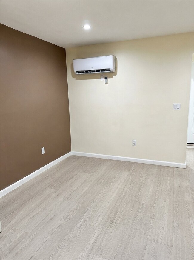 Foto del edificio - 1432 N Carmelita Ave