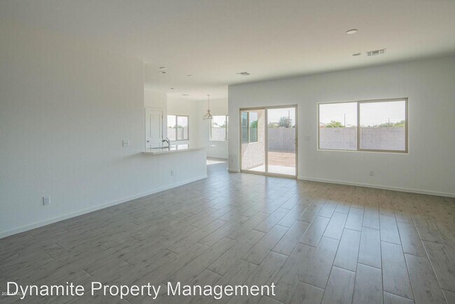 Building Photo - 5727 E Rolling Ridge Rd