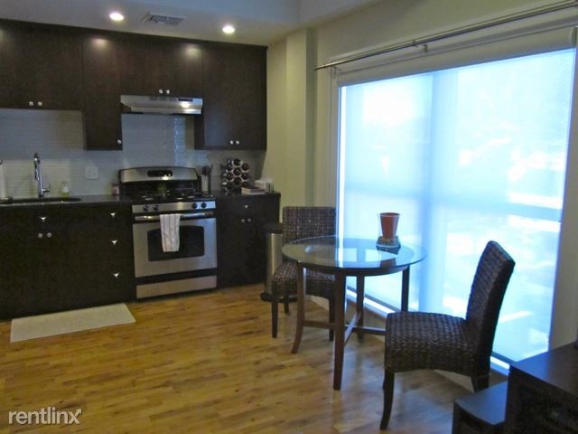 Foto del edificio - 1 br, 1 bath Apartment - 126 Charles St Apt 3