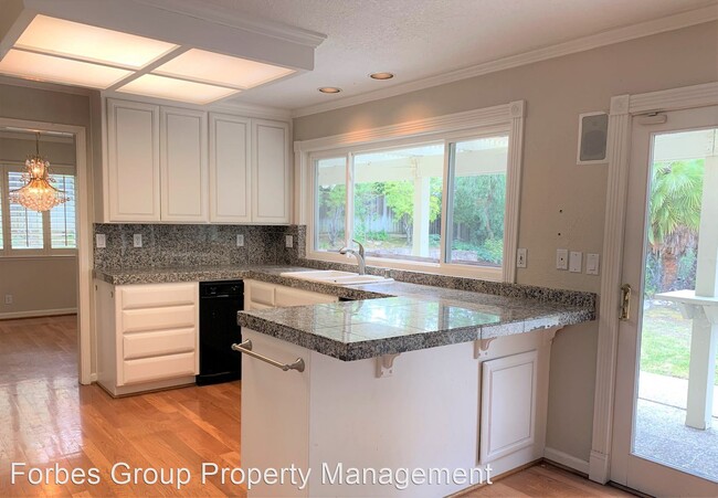 Building Photo - 5 br, 3 bath House - 122 Los Patios