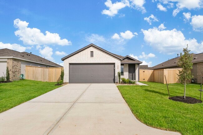 Building Photo - 706 Umbrella Tree Dr