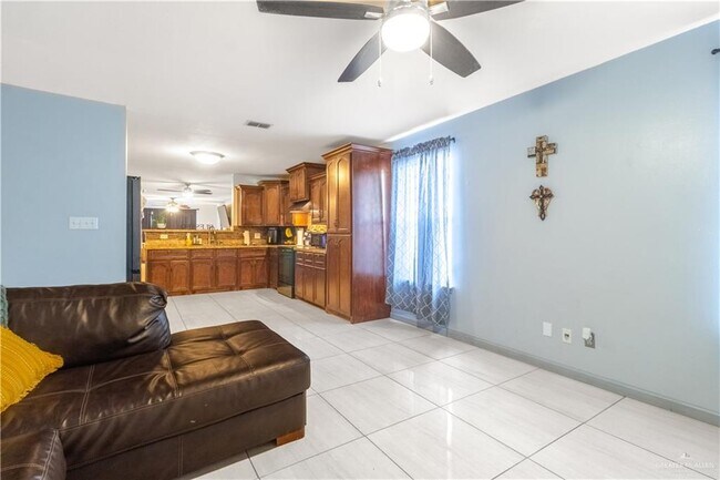 Foto del edificio - 2216 Llano Grande Ln