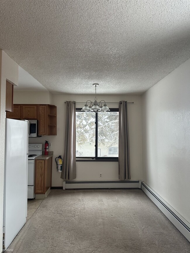 Foto del edificio - 2 br, 1 bath 4plex - 8327 Jewel Lake Road 3