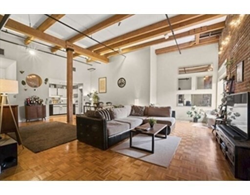 Primary Photo - 15 Sleeper St